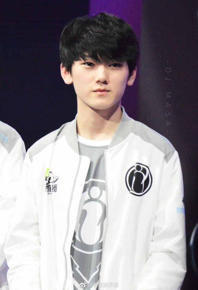 目前总场数999，Faker将在24日的T1 vs KT迎来第1000场